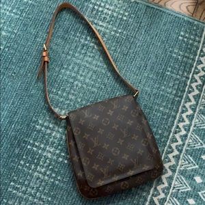 Louis Vuitton shoulder bag authentic